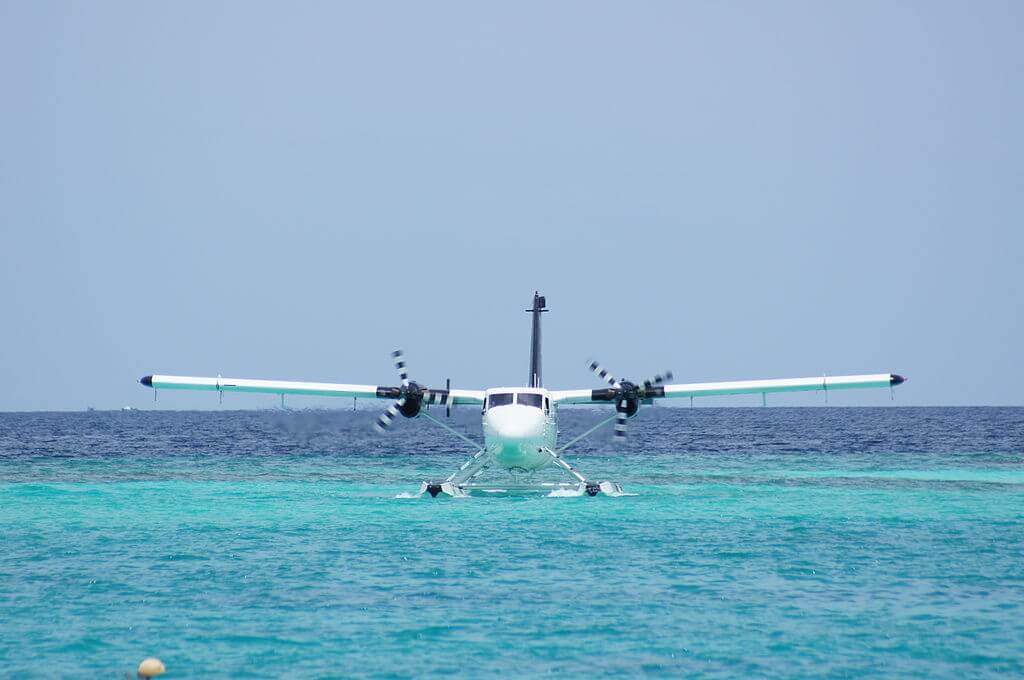 1024px-trans_maldivian_airways_twin_otter__waldorf_astoria_-3-1-1.jpg