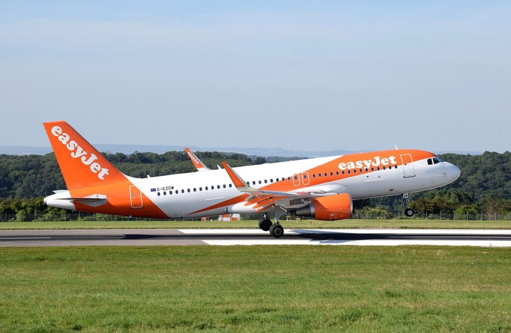 1200px-airbus_a320-200_of_easyjet_g-ezow_lands_at_bristol_airport_england_15aug2016_arp.jpg