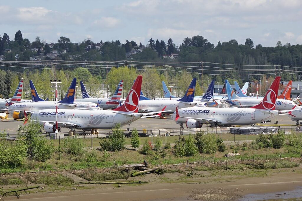 1200px-boeing_737_max_grounded_aircraft_near_boeing_field_april_2019.jpg
