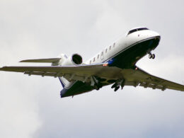 1200px-canadair_cl-600-2b16_challenger_601-3a_g-oway_01.jpg