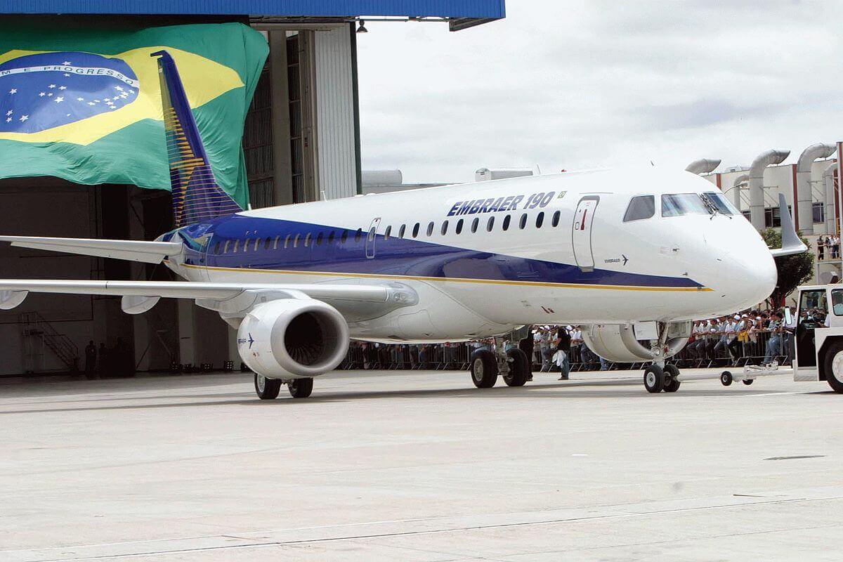 1200px-embraer_190_1_1.jpg