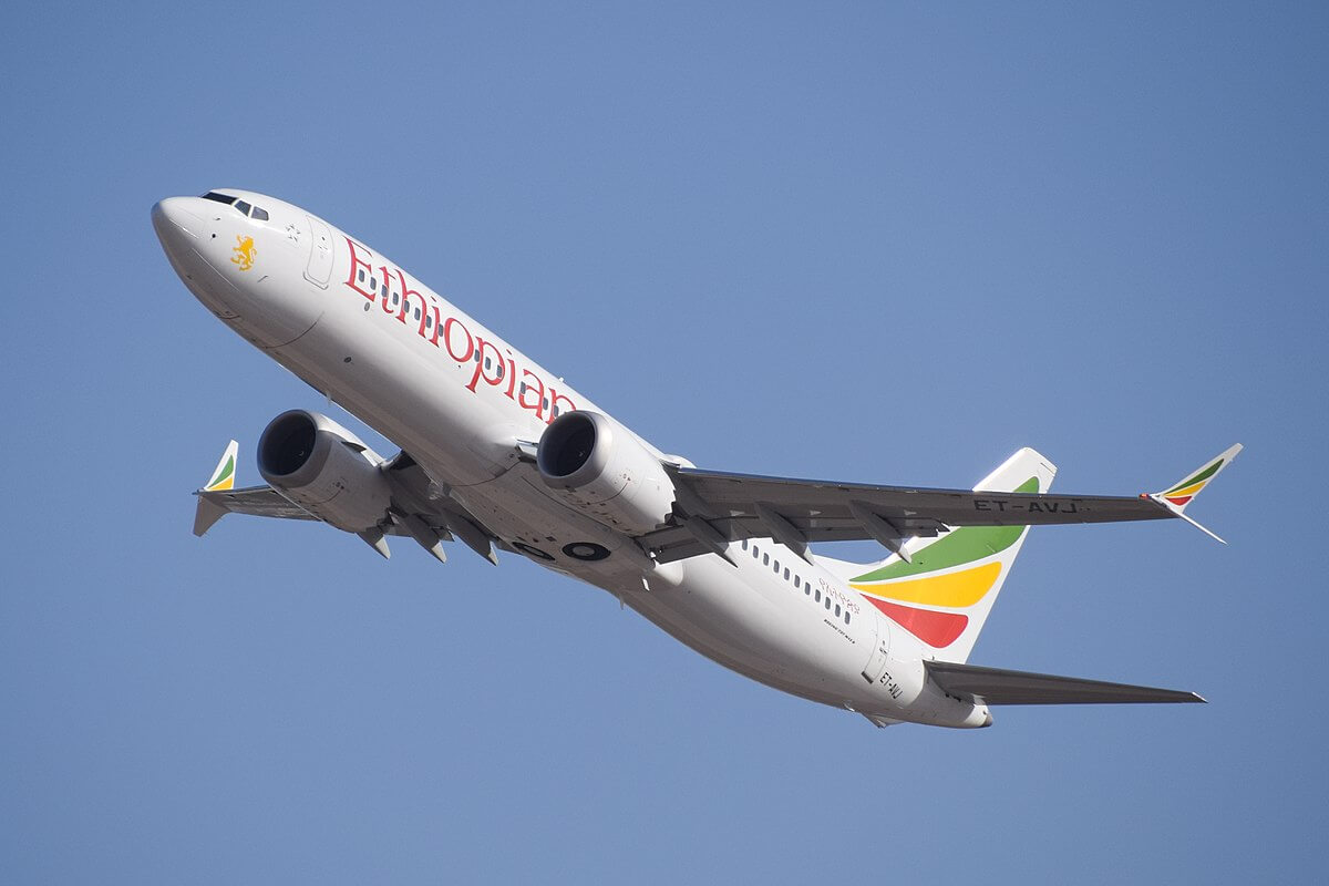 1200px-ethiopian_airlines_et-avj_takeoff_from_tlv_46461974574_2.jpg