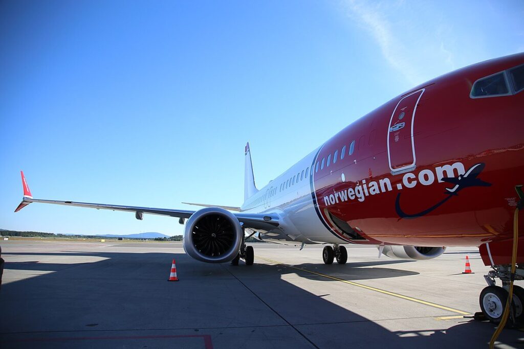1200px-norwegian_boeing_737_max_8.jpg