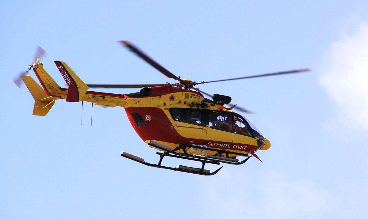 1200px-un_helicoptere_eurocopter_ec-145.jpg