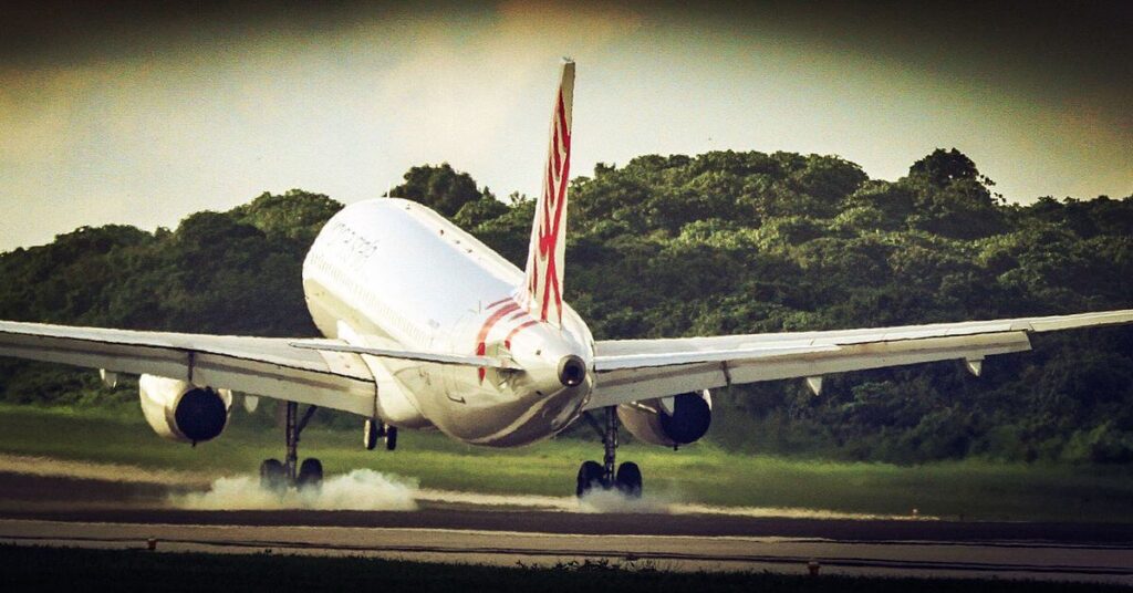 1200px-virgin_australia_regional_airlines_airbus_a320_vh-yud_landing_at_christmas_island_airport_1.jpg