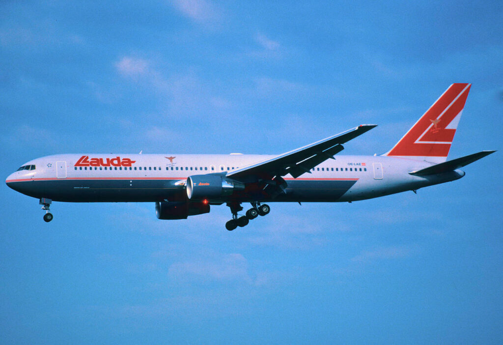 1280px-178al_-_lauda_air_boeing_767-3z9er_oe-lae@zrh29.06.2002_-_flickr_-_aero_icarus-1.jpg
