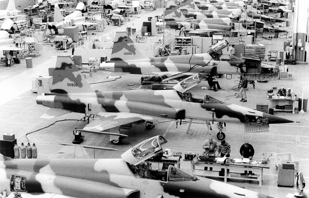 1280px northrop f 5e tiger ii assembly line 1744 24jpg 1280px-northrop_f-5e_tiger_ii_assembly_line_1744-24.jpg