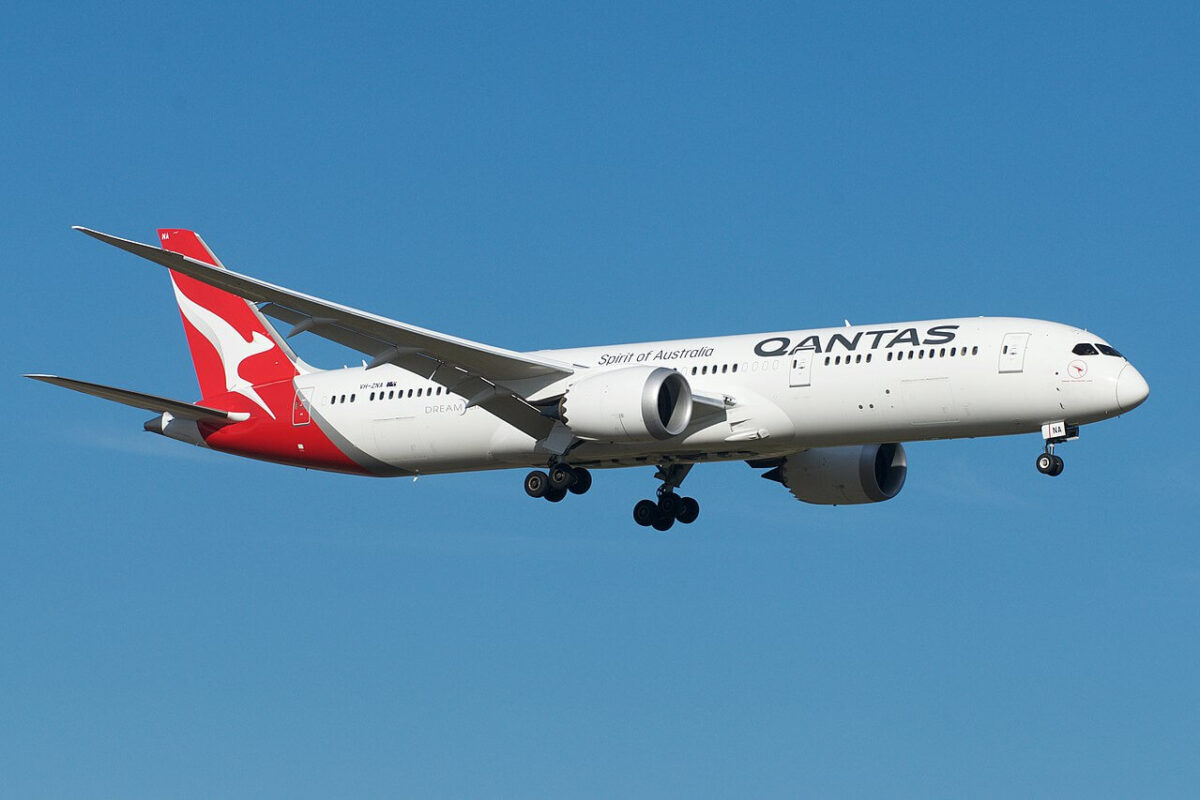 High-Quality Qantas Auckland To New York Flight Diverted After Medical Emergency Moment Photography High-Quality Qantas Auckland To New York Flight Diverted After Medical Emergency Moment Photography