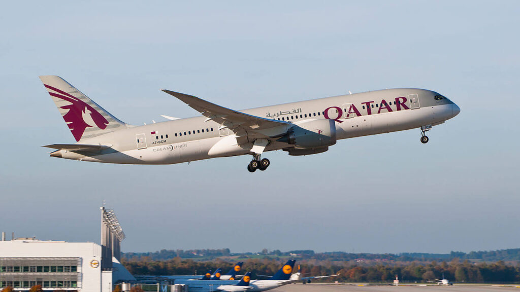 1280px-qatar_airways_boeing_787-8_dreamliner_a7-bcm_muc_2015_03.jpg