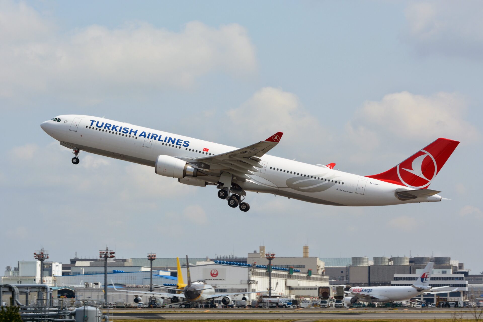 Turkish Airlines A330 bound for Istanbul suffers engine fire