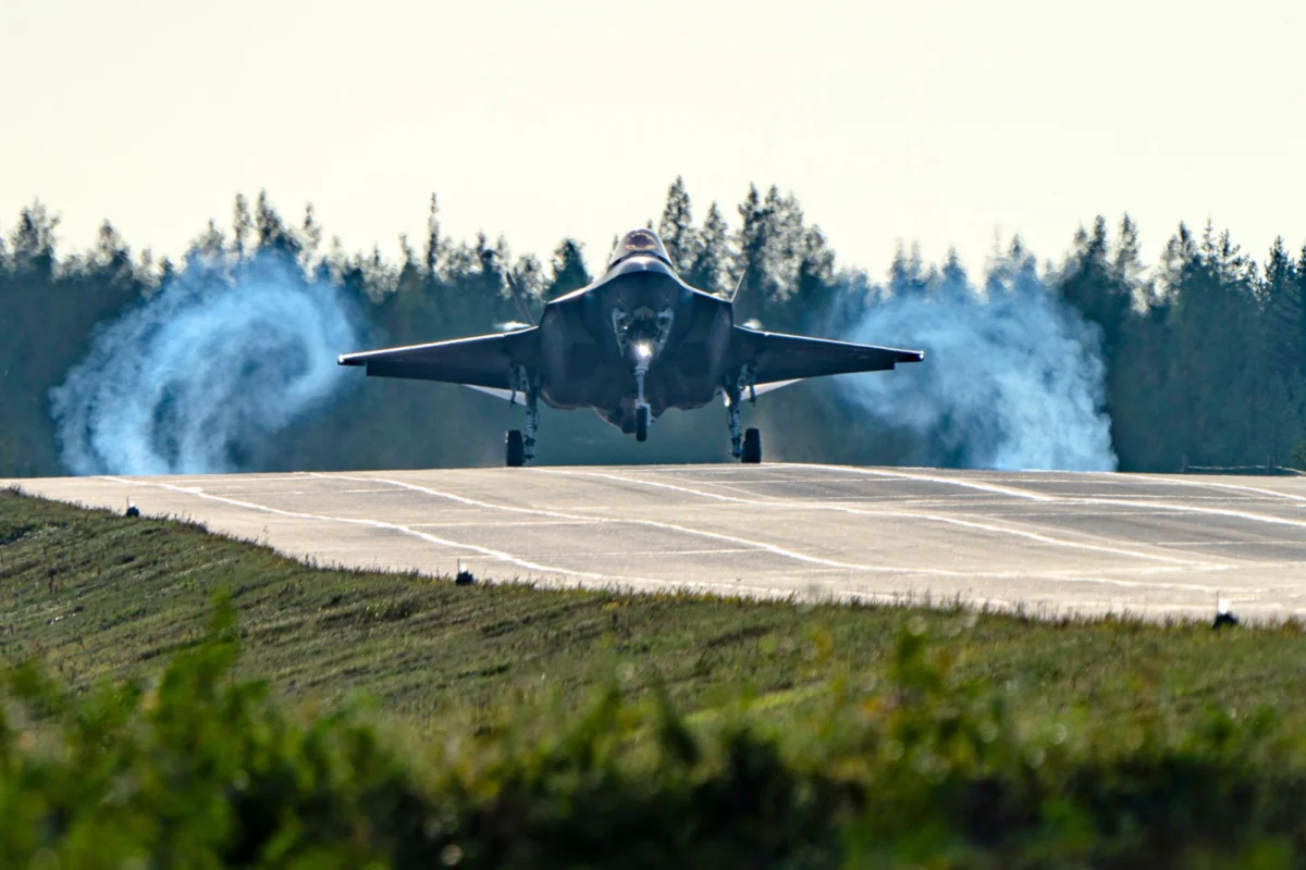 US Air Force F 35s make historic landing on Finland highway
