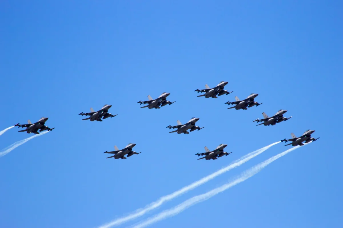 Dutch F 16 fighters formation flight Dutch F-16 fighters formation flight