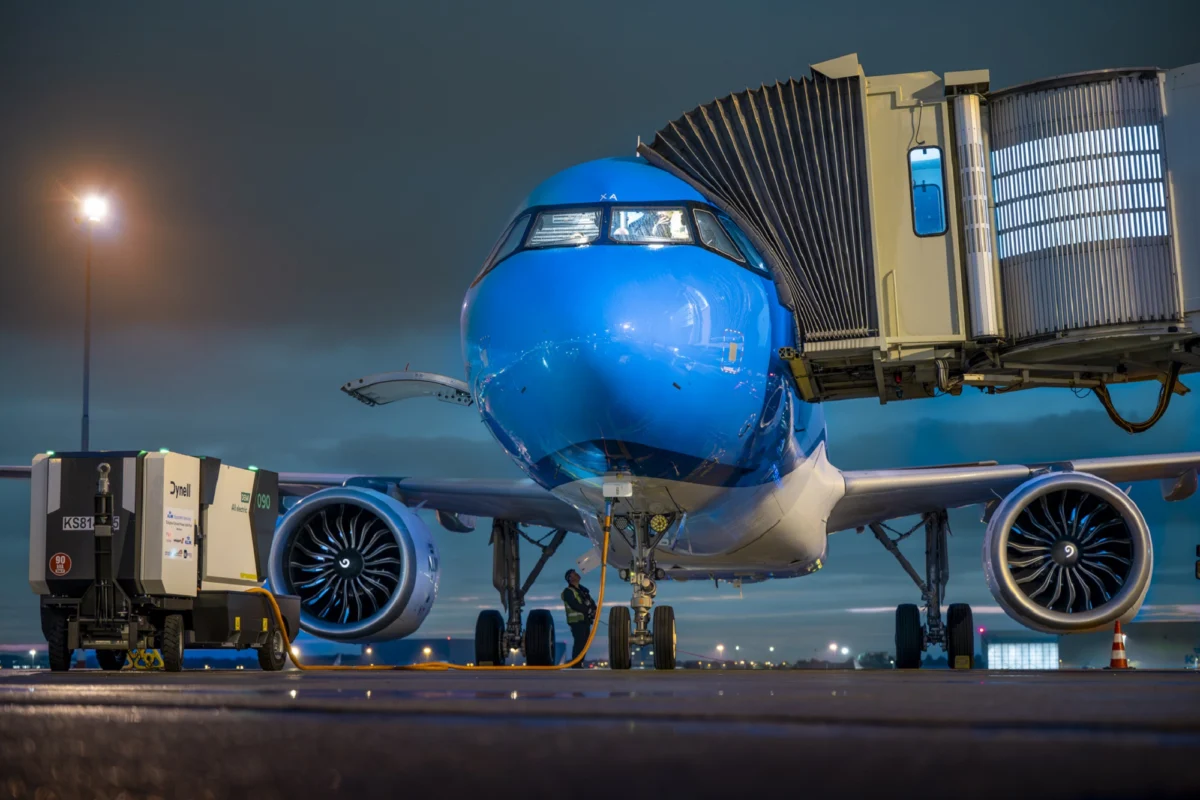 KLM Airbus A321 loading KLM Airbus A321 loading