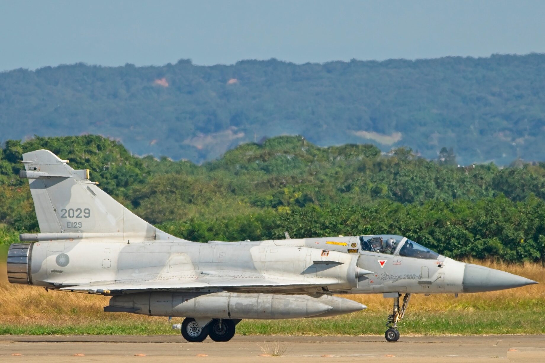 Mirage 2000 jet crashes in Taiwan, pilot rescued