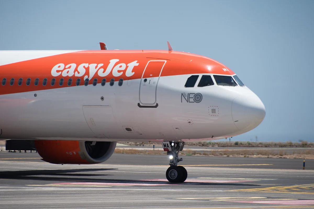 EasyJet Airbus A321 EasyJet Airbus A321