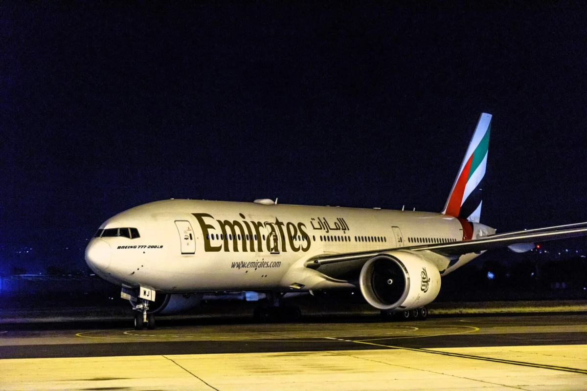 Emirates flight EK440 operated by Boeing 777 200lr landing in Adelaide Emirates flight EK440 operated by Boeing 777 200lr landing in Adelaide