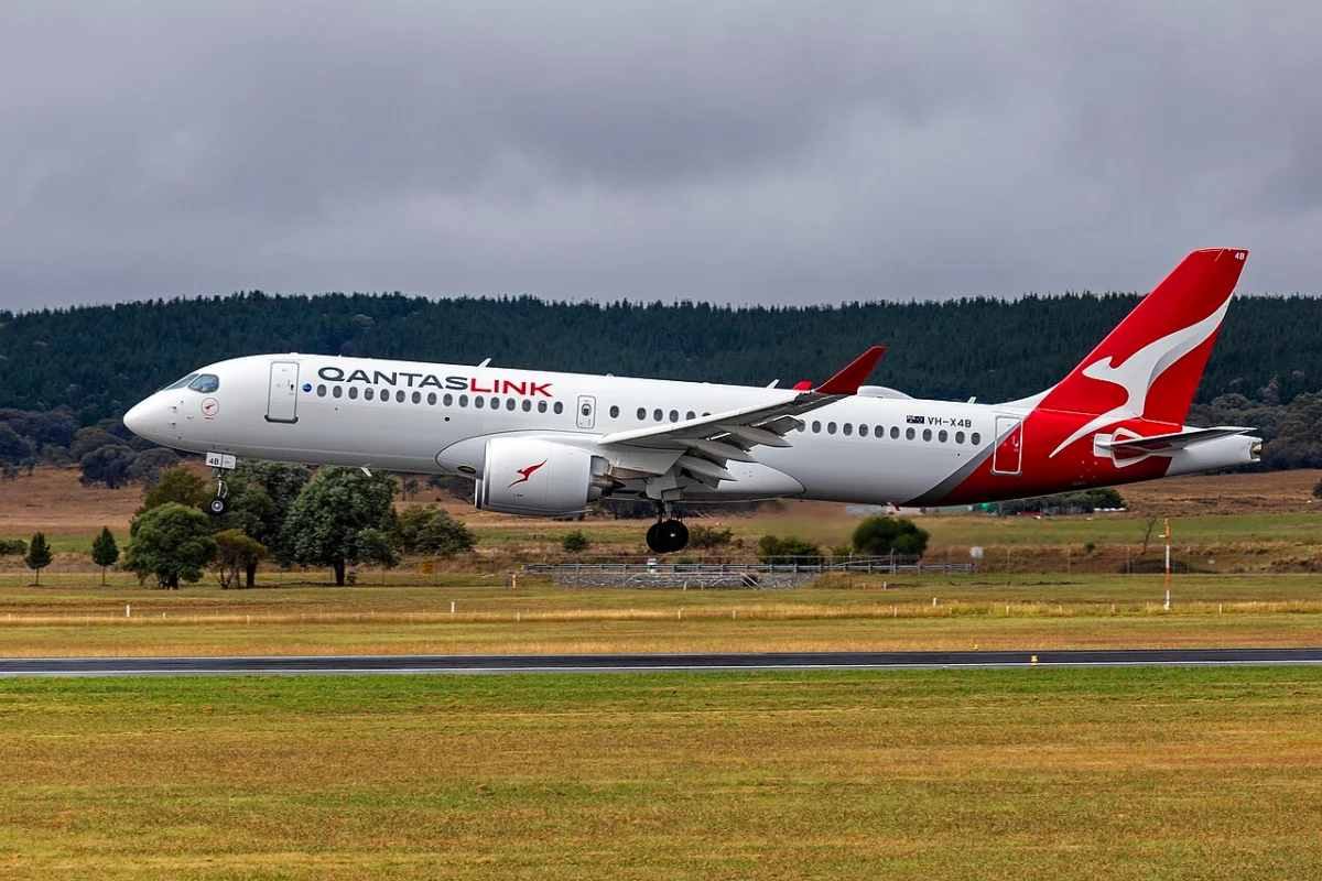 QantasLink operated by National Jet Systems VH X4B Airbus A220 300 landing at Canberra Airport 32 QantasLink,_operated_by_National_Jet_Systems,_(VH-X4B)_Airbus_A220-300_landing_at_Canberra_Airport 32