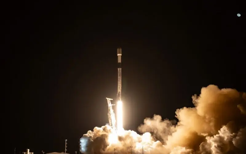 SpaceX Falcon 9 launching Eutelsat satellites