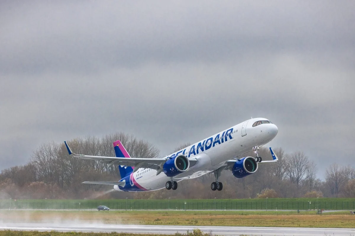 Icelandair A321LR taking off Icelandair A321LR