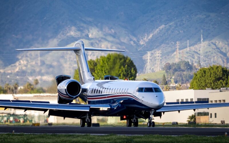 Bombardier Global 7500 landing at Van Nuys Bombardier Global 7500 landing at Van Nuys