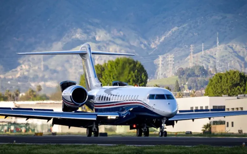 Bombardier Global 7500 landing at Van Nuys