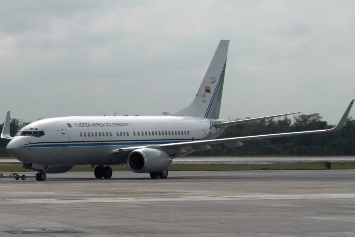 Columbia Air Force Boeing 737-74V (BBJ) FAC 0001