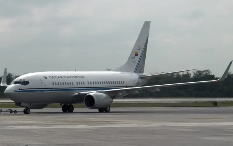 Columbia Air Force Boeing 737-74V (BBJ) FAC 0001