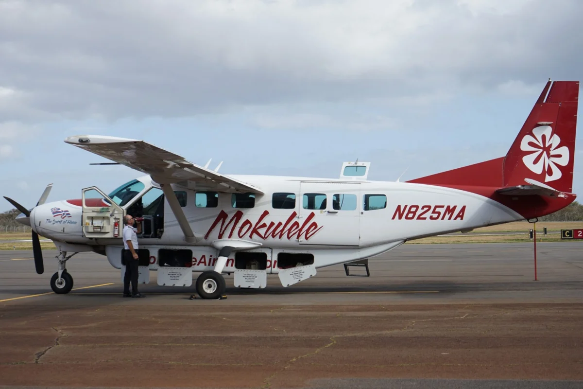 Mokulele Airlines Cessna Caravan BUI LE MANH HUNG Shutterstock