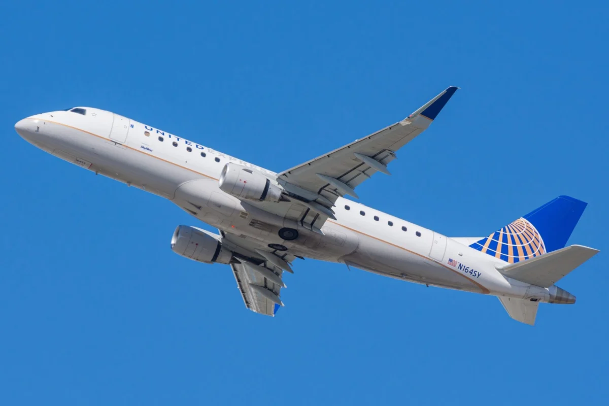 United Express Embraer E175 United Express Embraer E175