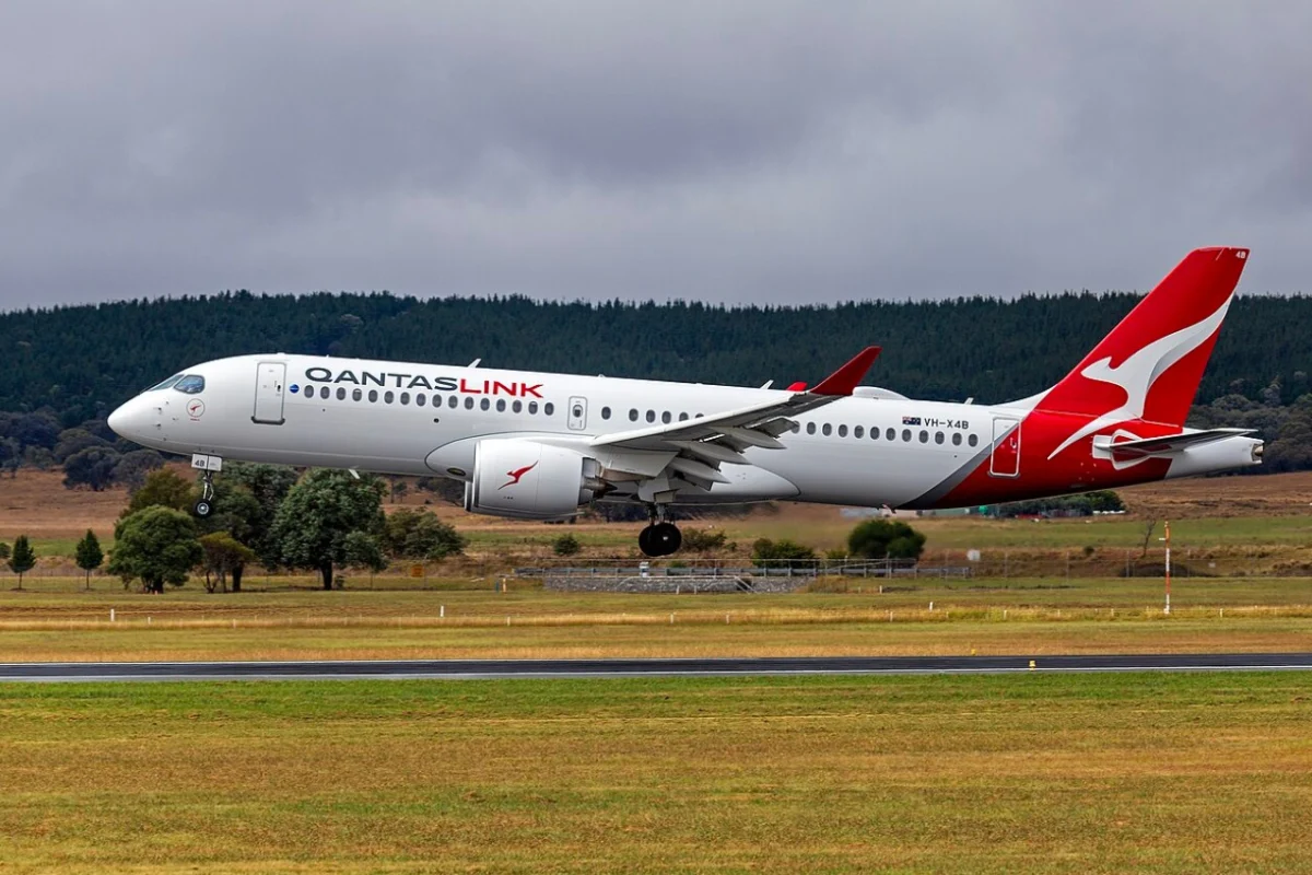 Qantas A220 Qantas A220
