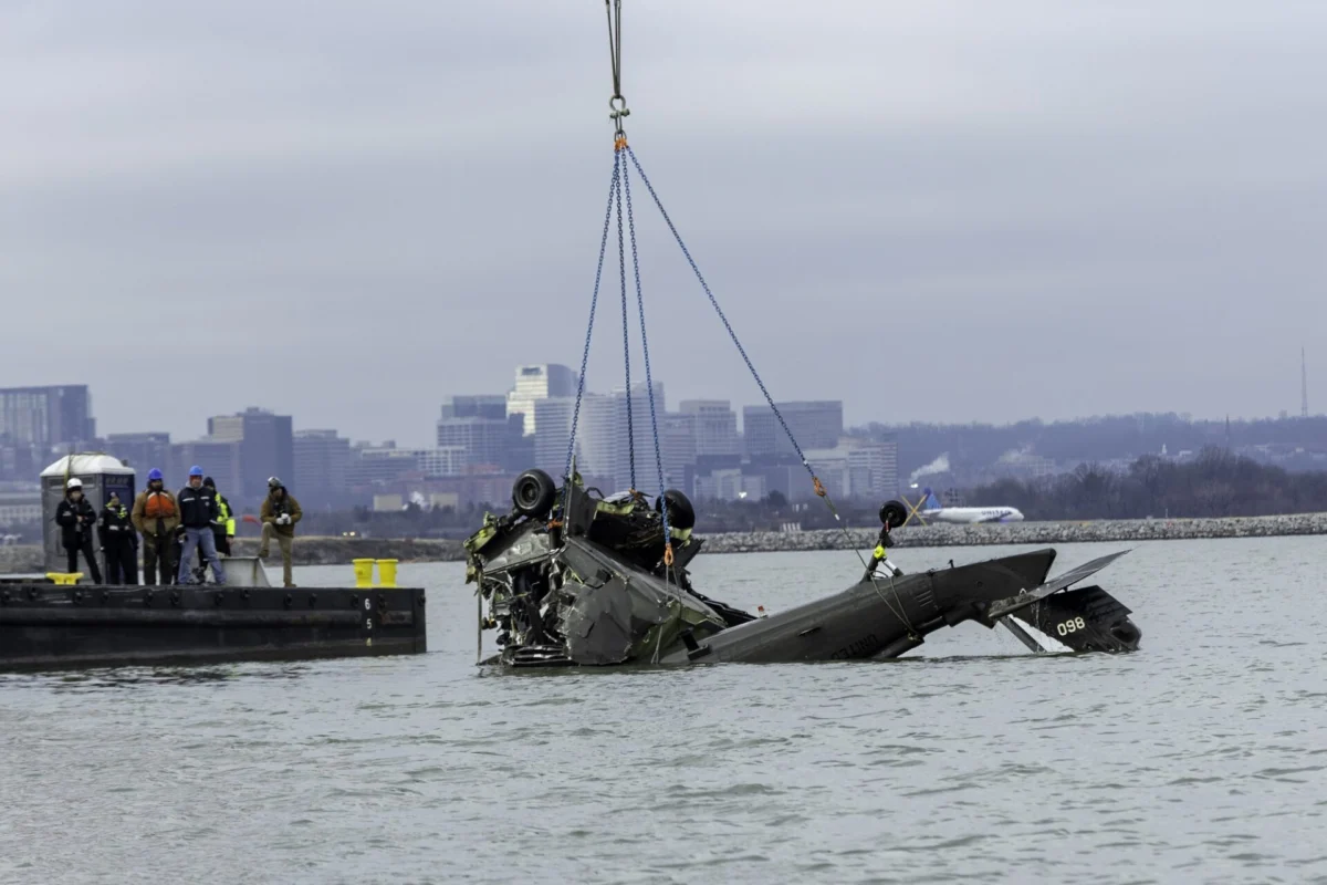 Black Hawk wreckage Washington DC salvage Black Hawk wreckage Washington DC salvage