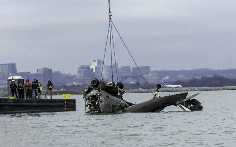 Black Hawk wreckage Washington DC salvage