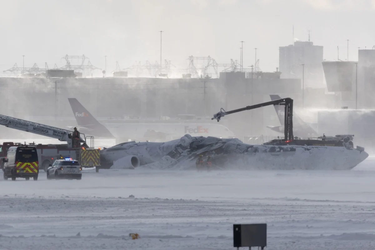 Delta CRJ900 crash in Toronto Delta CRJ900 crash in Toronto
