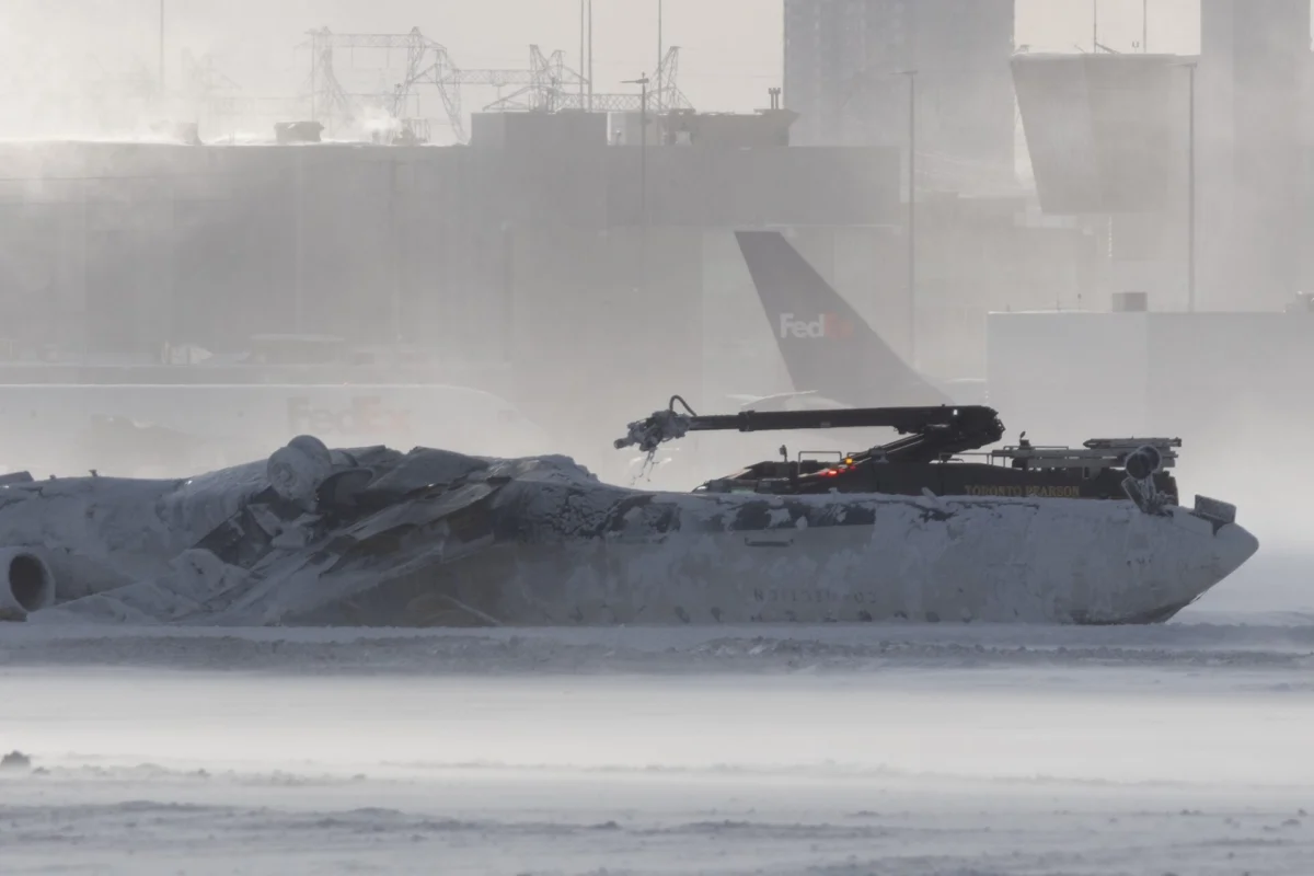 Delta CRJ900 crash in Toronto Delta CRJ900 crash in Toronto