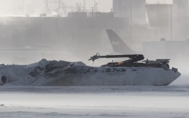 Delta CRJ900 crash in Toronto