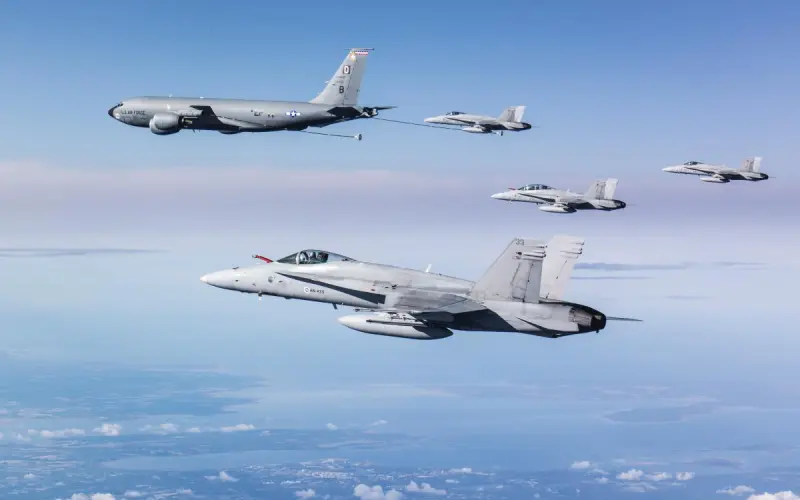 Four Finnish FA-18 Hornet multi-role fighters and a USAF KC-135 Stratotanker