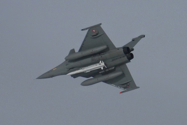 French Rafale fighter jet carrying an ASMPA standoff nuclear missile