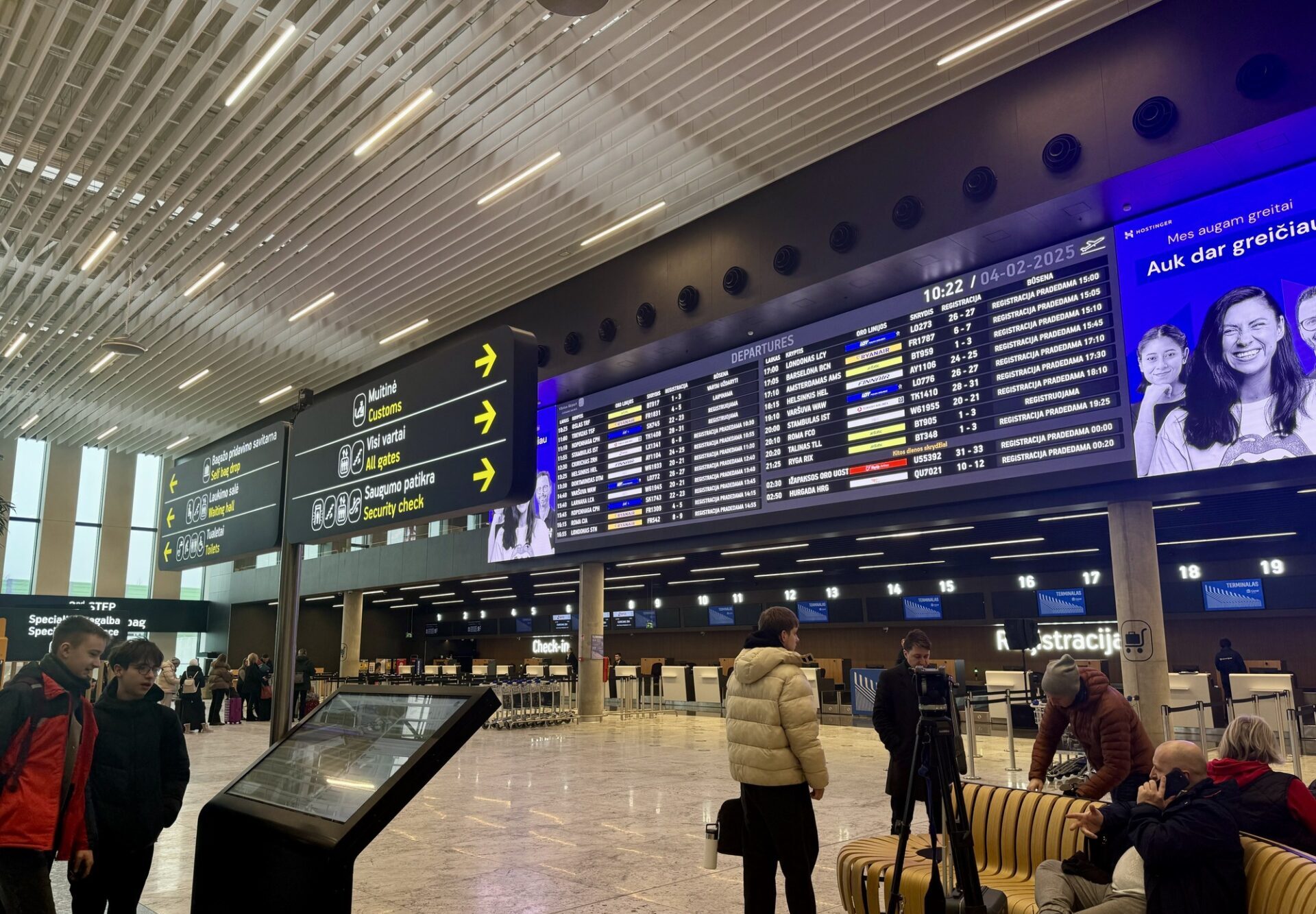 Vilnius and Kaunas airports shut after contraband balloons enter airspace