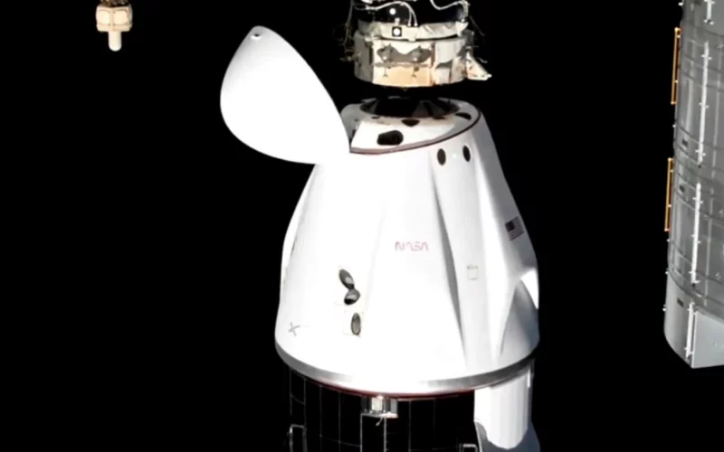 NASA astronauts SpaceX Dragon