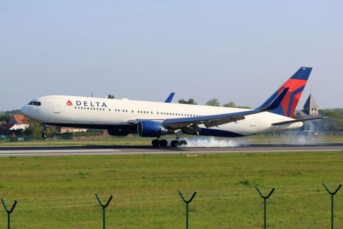 Delta Air Lines 767 Delta Air Lines 767