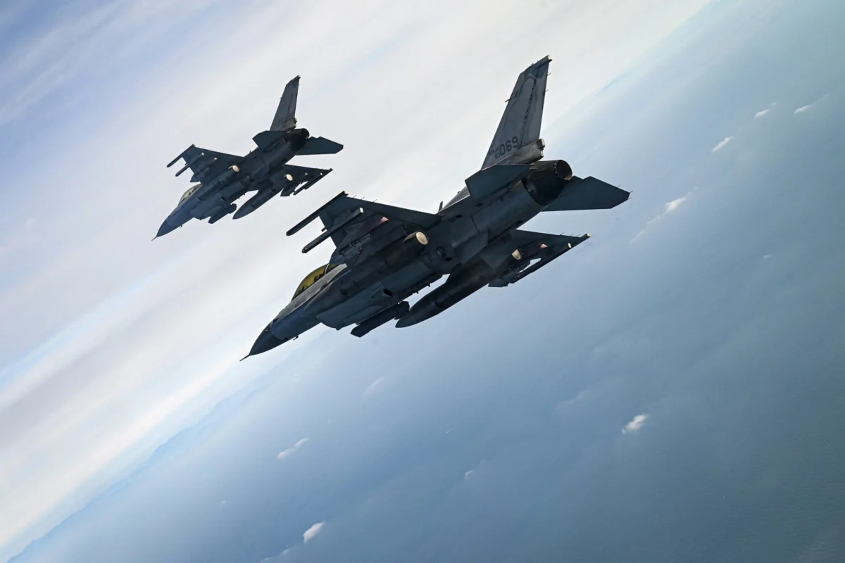 Two Republic of Korea Air Force KF 16 Fighting Falcon aircraft Two Republic of Korea Air Force KF-16 Fighting Falcon aircraft