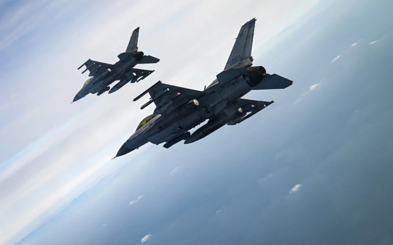 Two Republic of Korea Air Force KF-16 Fighting Falcon aircraft