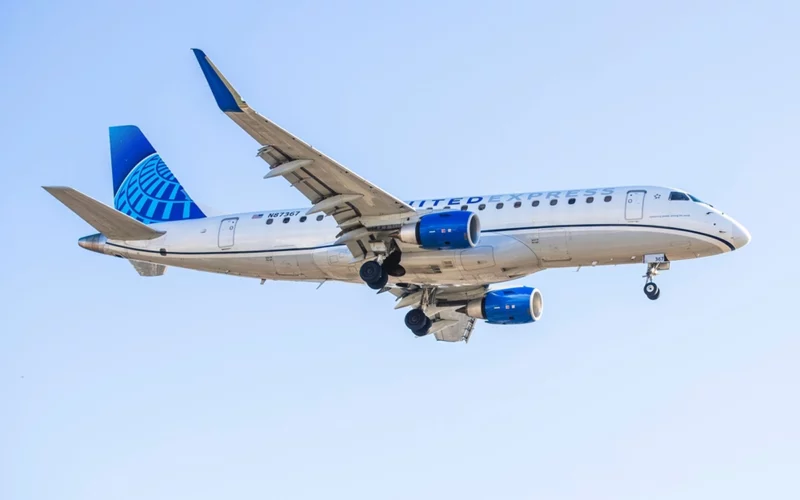 United E175
