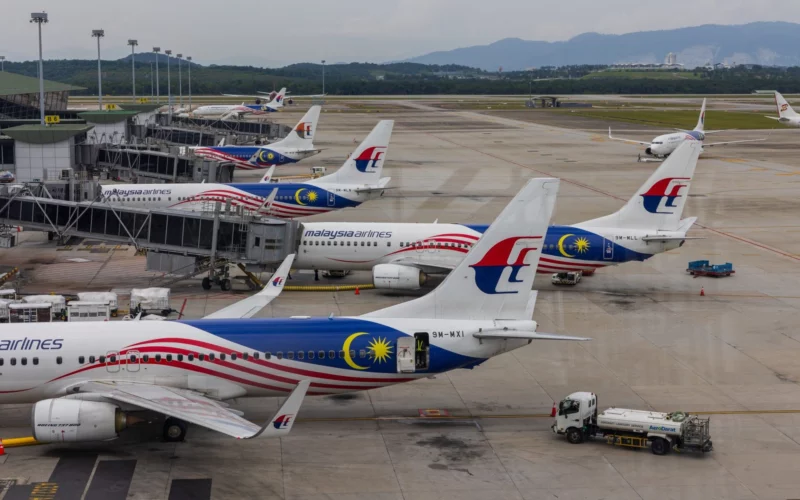 Several Malaysia Airlines Boeing 737s