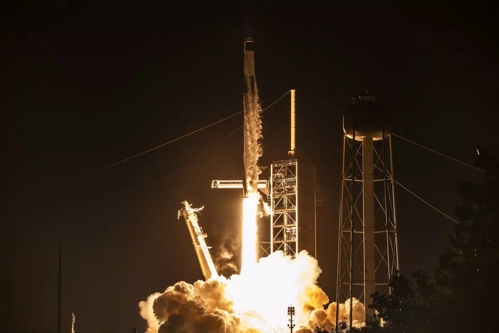 SpaceX launches Fram2