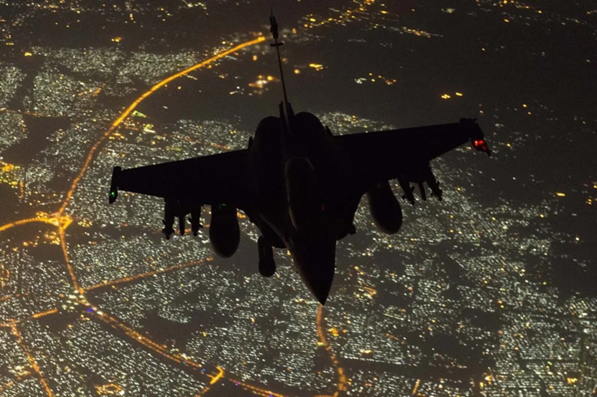 Rafale refueling over Baghdad