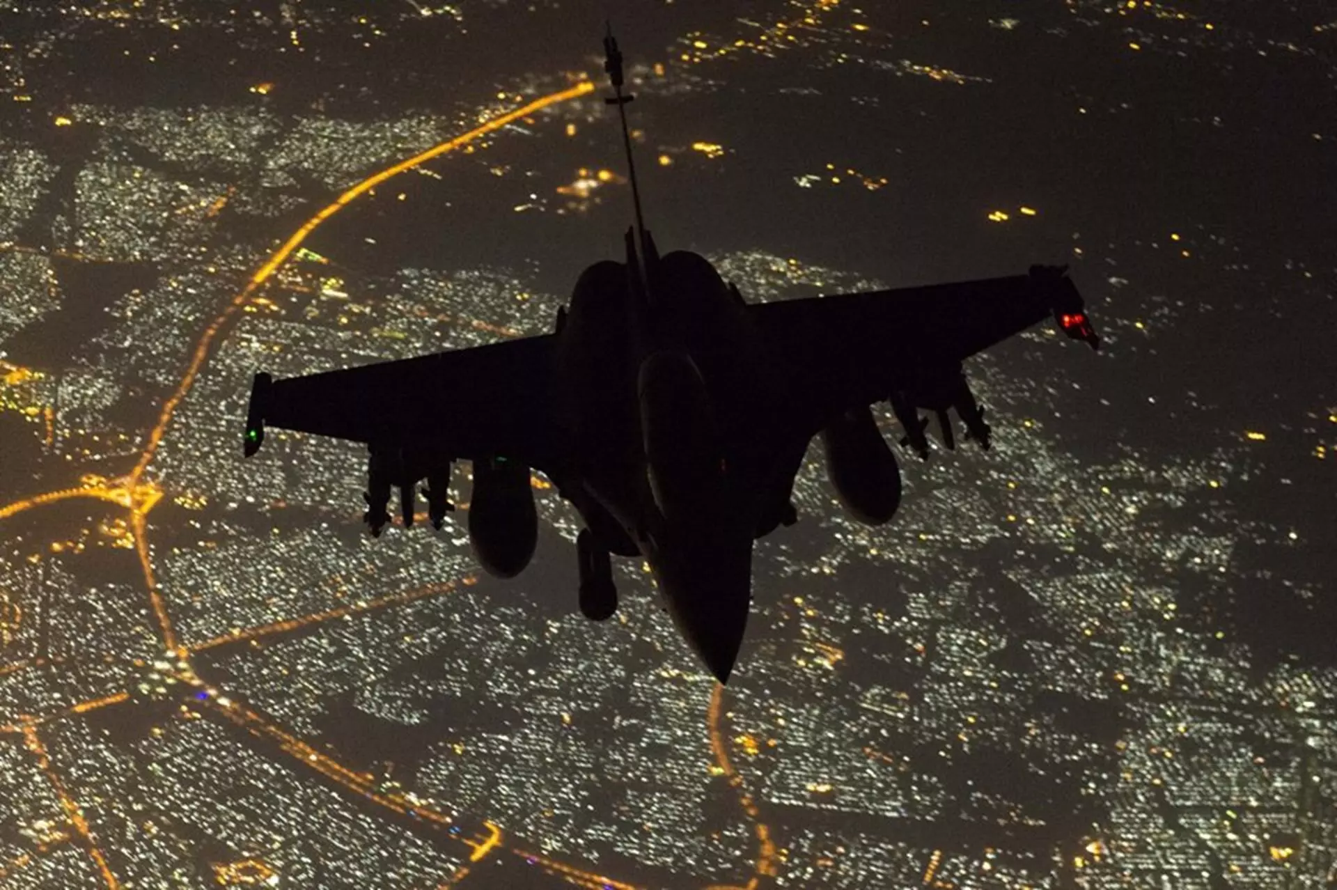 Rafale refueling over Baghdad