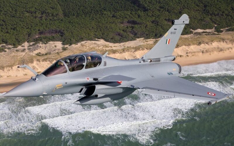 indian_iaf_rafale_fighter_jet_flying_above_the_beach