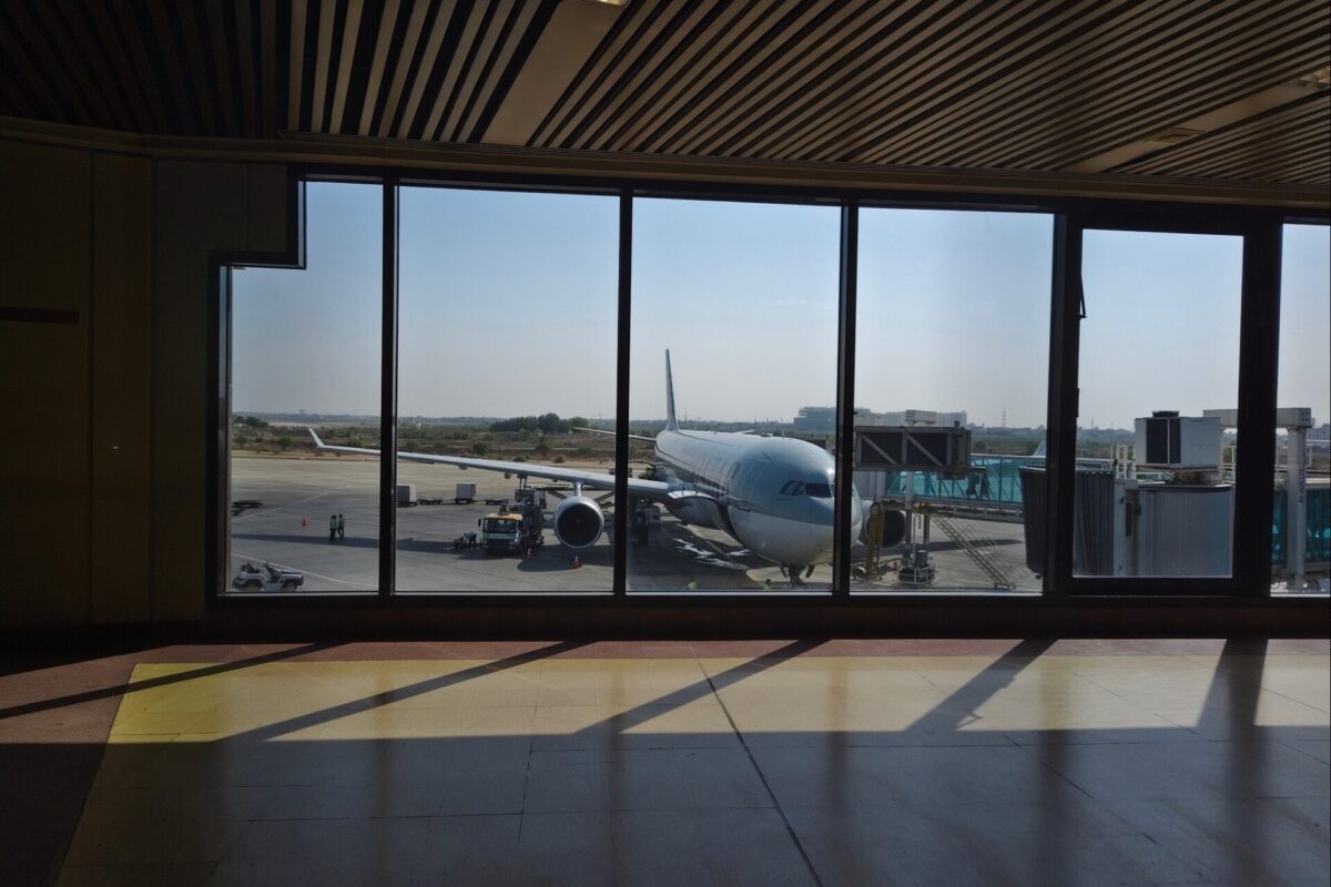 Qatar Airways flight at Jinnah International Airport terminal
