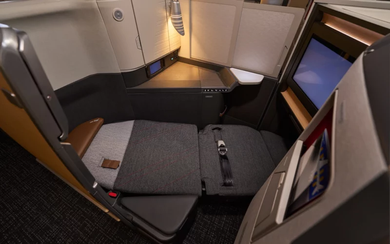 American Airlines 787 9P Flagship Suite Preferred 3